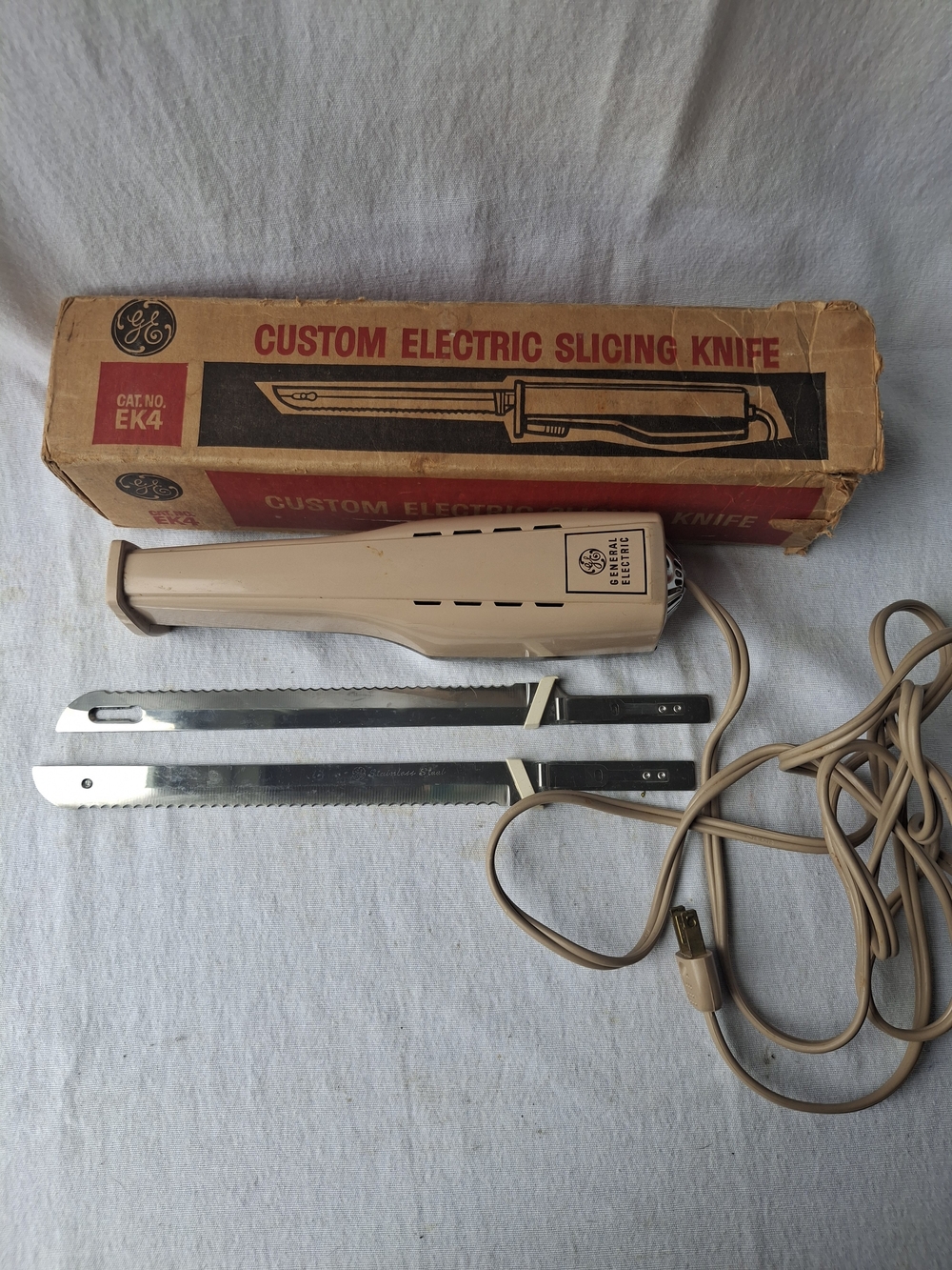 Vintage GE Custom Electric Slicing Knife in Beige